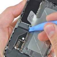 Восстановление внутренних элементов iPhone 4 на компонентном уровне