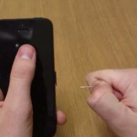 Извлечение застрявшей SIM-карты из лотка iPhone 5S