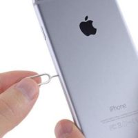 Извлечение застрявшей SIM-карты из лотка iPhone 6 Plus