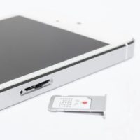Извлечение застрявшей SIM-карты из лотка iPhone 6S Plus